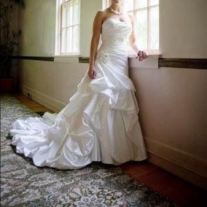 Size 4 White Maggie Sottero wedding dress